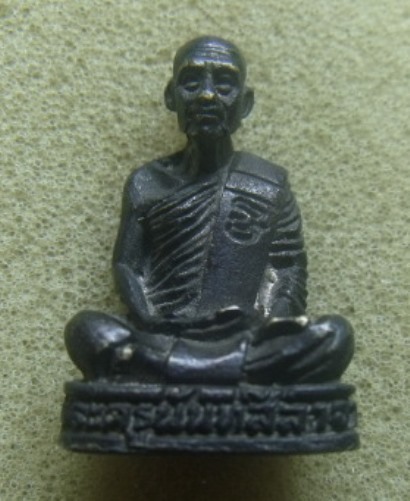 **วัดใจ**รูปหล่ออุดกริ่ง พระครูนันทสีลาจาร(หลวงพ่อบุญมี) วัดโบสถ์ จ.สุโขทัย ปี ๒๕๕๑**สวยๆ