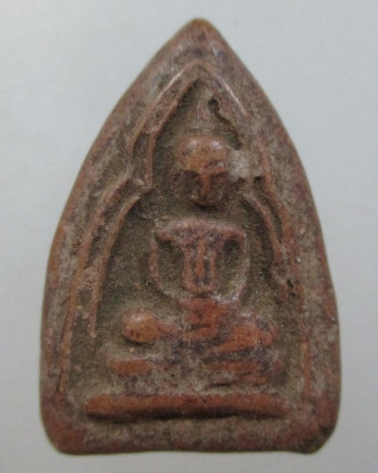 ๒๐ พระพุทธเนื้อดิน