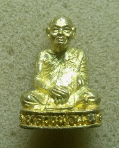 **วัดใจ**รูปหล่อหลวงพ่อแพ วัดพิกุลทอง เนื้อกะไหล่ทอง ปี ๒๕๓๔**สวยๆ 