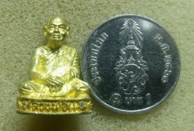 **วัดใจ**รูปหล่อหลวงพ่อแพ วัดพิกุลทอง เนื้อกะไหล่ทอง ปี ๒๕๓๔**สวยๆ 