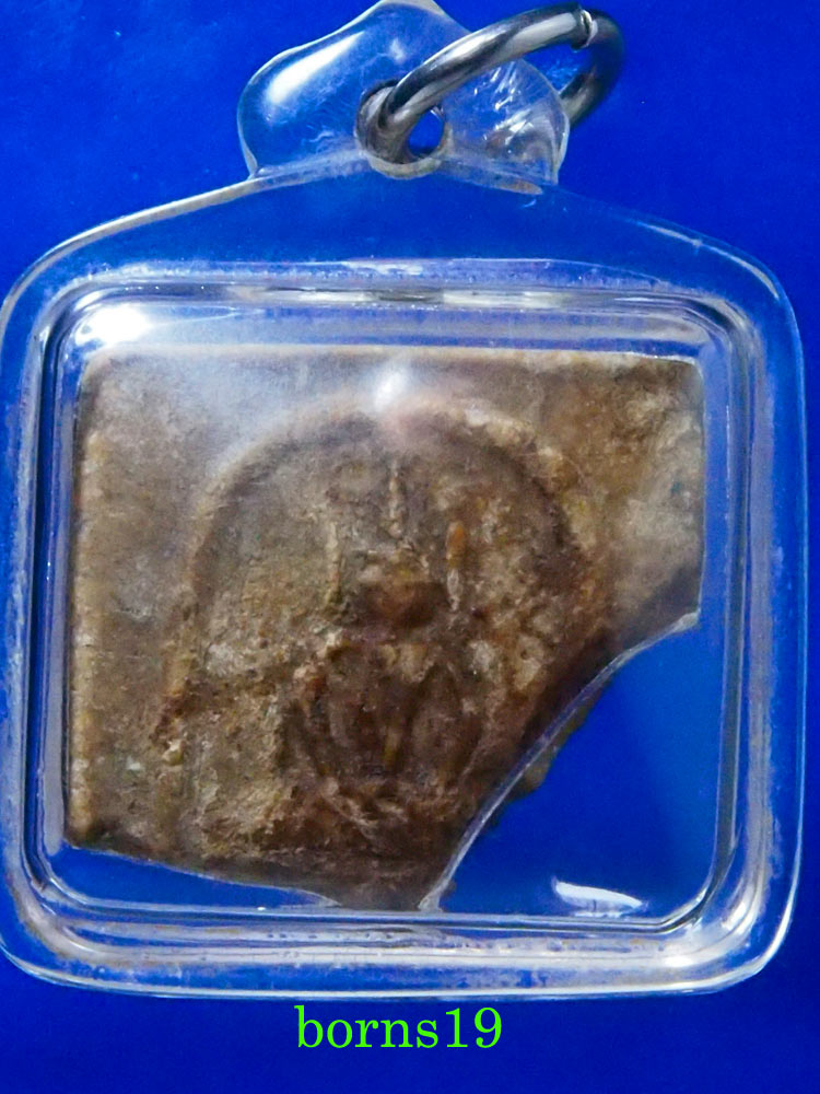 พระสมเด็จวัดเฉลิมพระเกียรติ นนทบุรี เนื้อผงน้ำมัน เลี่ยมพร้อมใช้ แท้แลง่ายครับ