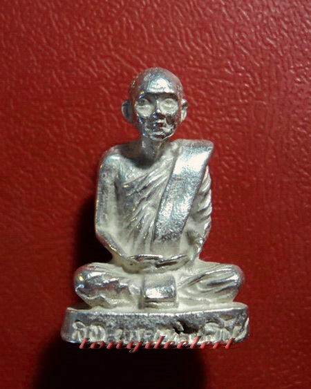 รูปหล่อสมเด็จพระญาณสังวร สมเด็จพระสังฆราช ที่ระลึกสร้างตึกโรงพยาบาลพหลฯ เนื้อเงิน สวยมากค่ะ