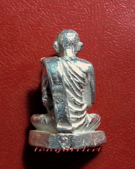 รูปหล่อสมเด็จพระญาณสังวร สมเด็จพระสังฆราช ที่ระลึกสร้างตึกโรงพยาบาลพหลฯ เนื้อเงิน สวยมากค่ะ