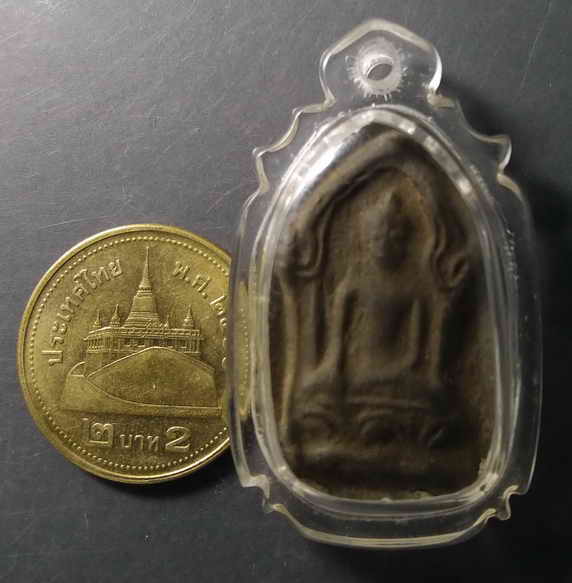 150 บาท  พระเนื้อดินเผาในเลี่ยมเดิม  สวยมากๆครับไม่ทราบที่