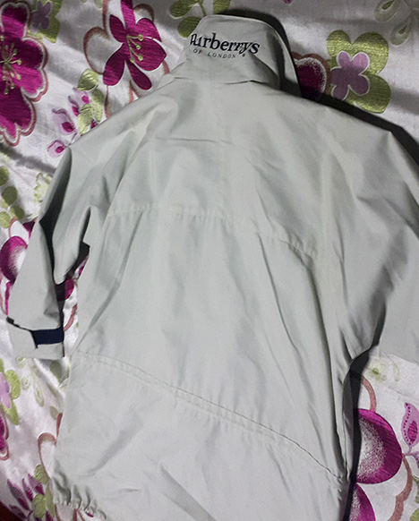 โค๊ท Burberrys ของแท้ ตัวนี้ made in ENGLAND ด้วยนะ ไว้ใส่ไปนอกเท่ห์ๆ