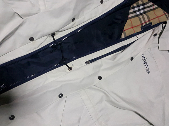 โค๊ท Burberrys ของแท้ ตัวนี้ made in ENGLAND ด้วยนะ ไว้ใส่ไปนอกเท่ห์ๆ