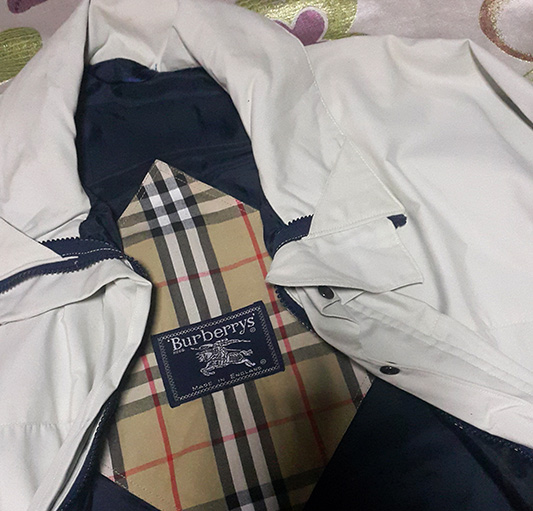 โค๊ท Burberrys ของแท้ ตัวนี้ made in ENGLAND ด้วยนะ ไว้ใส่ไปนอกเท่ห์ๆ