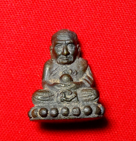 หลวงปู่ทวดหลวงพ่อแดง วัดไร่