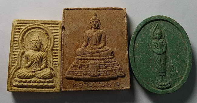 20 บาท  พระผงสามองค์