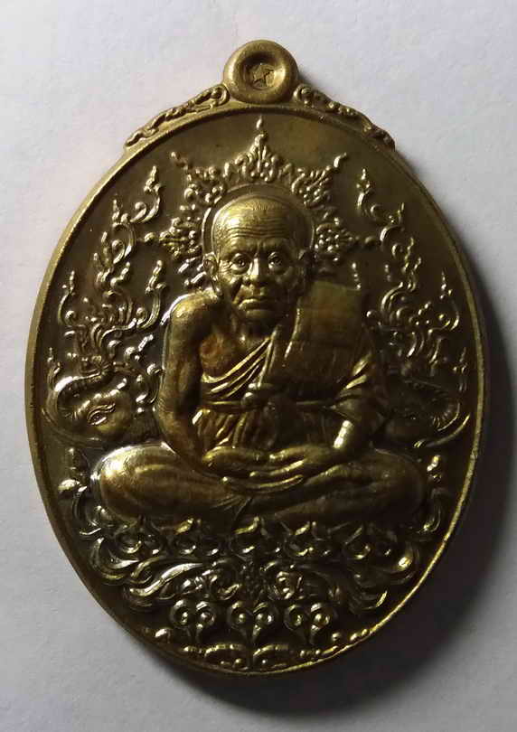 60 บาท  เหรียญหลวงปู่ทวด  วัดบวรนิเวศวิหาร หมายเลข 1929 เจ้าของเดิมบอกผมว่าเป็นเนื้อสัตตะโลหะ