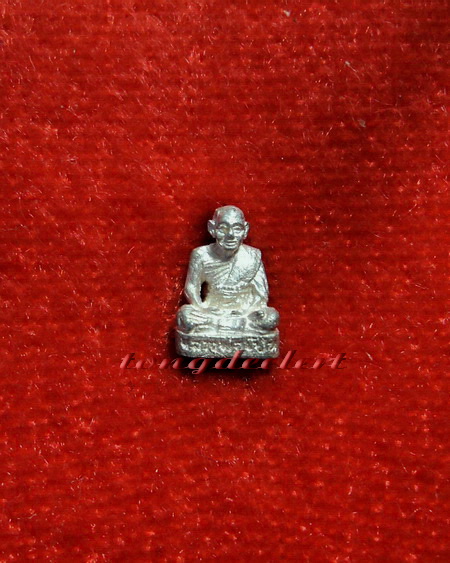 รูปหล่อจิ๋วหลวงพ่อเปิ่น วัดบางพระ จ.นครปฐม เนื้อเงิน ปี 2538 รุ่นอณูทิพย์ สวยมากค่ะ