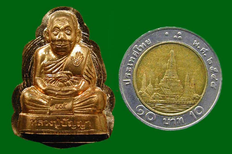 รูปเหมือนปั๊มหลวงปู่ปัญญา วัดหนองผักหนาม จ.ชลบุรี พิมพ์กรรมการไม่ตัดปีก รุ่นสร้างกำแ... เคาะเดียวแดง