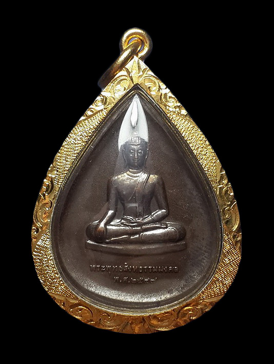 เหรียญทรงหยดน้ำ พระพุทธสิงหธรรมมงคล หลังภปร. เนื้อโลหะผสม เลี่ยมกรอบทองนพเก้า ปี47