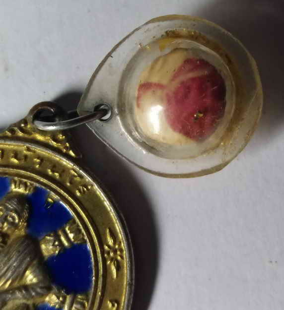 60 บาท เหรียญกะไหล่ทองลงยาหลวงพ่อคูณ วัดบ้านไร่ รุ่นสร้างกุฏิ ผมอยากจะบอกว่า เหรียญหลวงพ่อคูณเจอเยอ