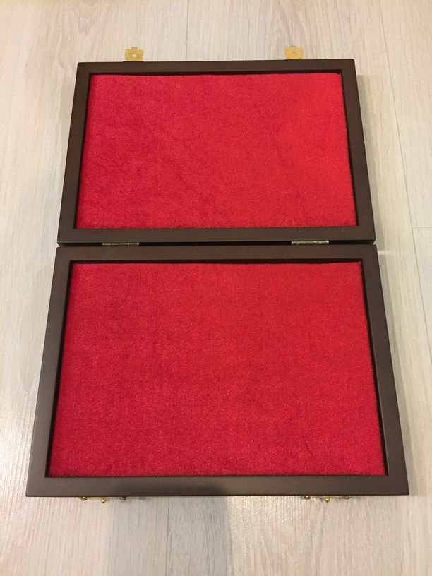 กล่องโชว์พระ 