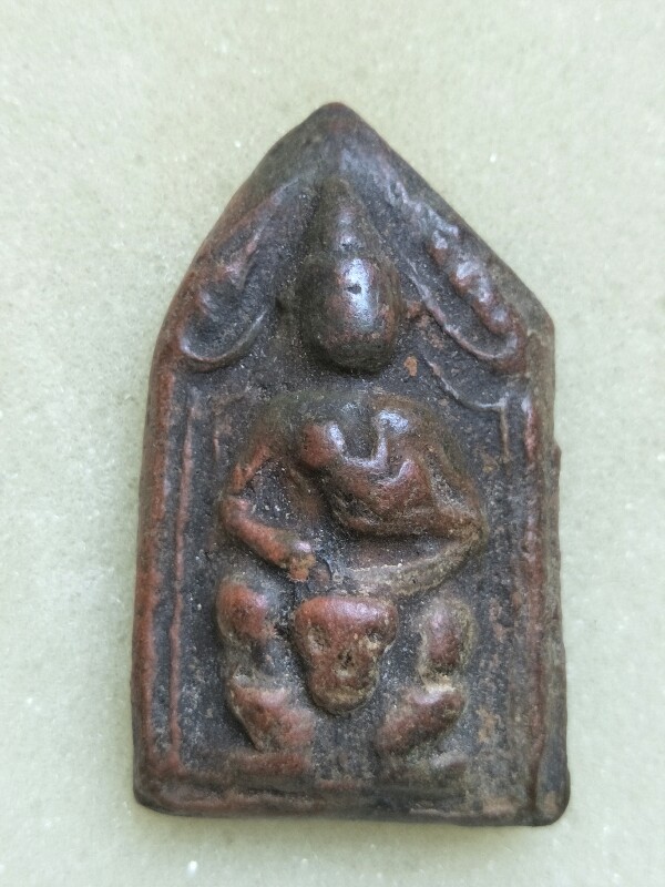 พระขุนแผนนั่งโหงพรายหลวงพ่อกวย เนื้อดิน