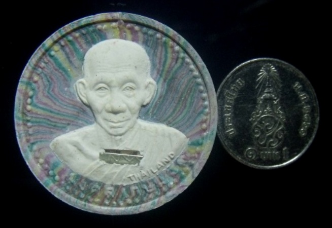 **วัดใจ**พระผงสายรุ้ง มงคลเกษม ๘๓ หลวงพ่อเกษม เขมโก หลัง 12 นักษัตริย์ ปี ๒๕๓๗**ฝังตะกรุดเงิน สวยๆ