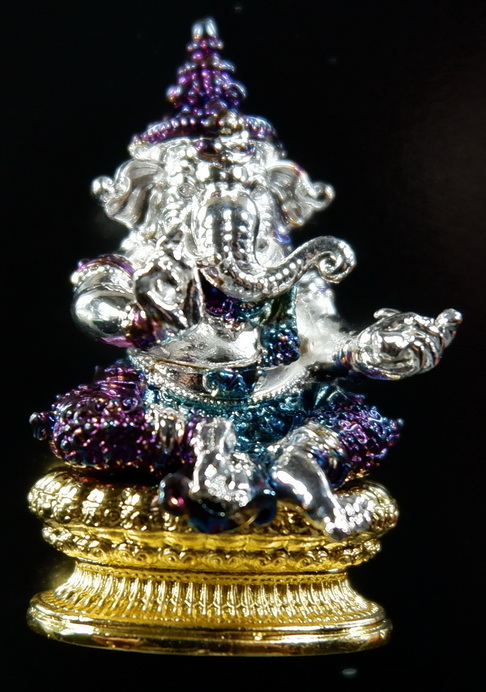 พระกริ่งพระพิฆเนศ หลวงปู่เย็น รุ่นสุขนิรันดร์ วัดแก่งสะเอา จ.สระแก้ว พิมพ์A  เนื้อบรอนซ์เมฆา สวยครับ