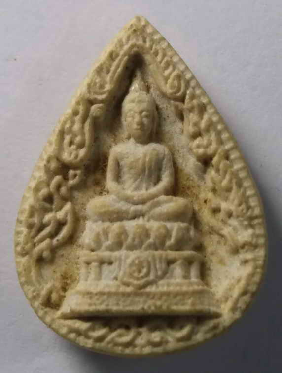 30 บาท พระกลีบบัวเนื้อผง รุ่นสร้างพระประธาน สร้างปี 2530 หลังธรรมจักร พุทธคยา