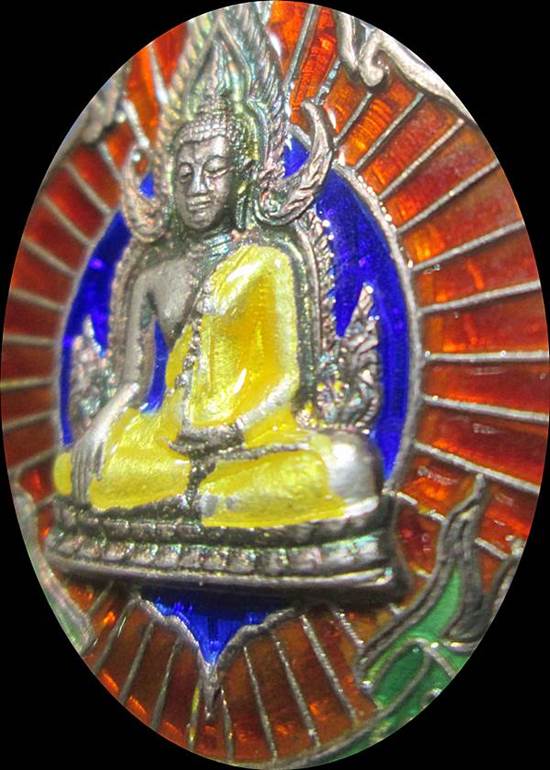 เหรียญพระพุทธชินราช ญสสเนื้อเงินลงยาปี 2543 หลวงปู่หมุนร่วมปลุกเสก สภาพสวยเดิม พร้อมกล่องเดิมครับ