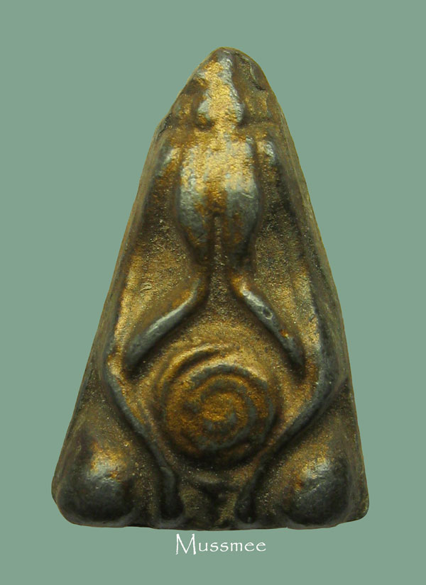 พระปิดตา เนื้อตะกั่วผสมปรอท (ปี 2495) หลวงปู่ฝั้น อาจาโร ออกวัดป่าภูธรพิ ทักษ์ (หลังจาร)