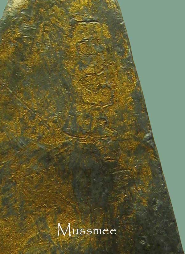 พระปิดตา เนื้อตะกั่วผสมปรอท (ปี 2495) หลวงปู่ฝั้น อาจาโร ออกวัดป่าภูธรพิ ทักษ์ (หลังจาร)