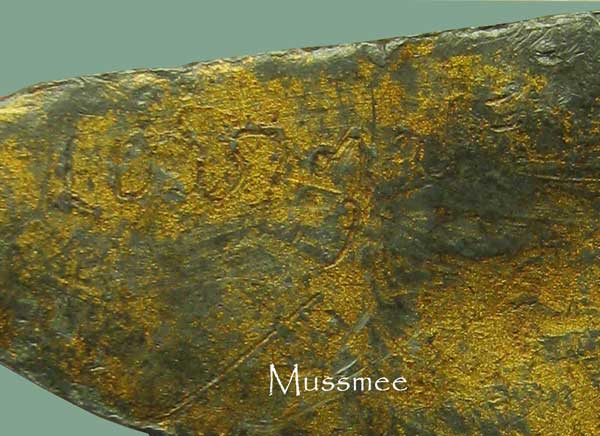 พระปิดตา เนื้อตะกั่วผสมปรอท (ปี 2495) หลวงปู่ฝั้น อาจาโร ออกวัดป่าภูธรพิ ทักษ์ (หลังจาร)