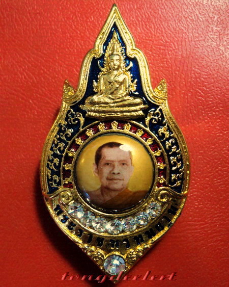 ล็อกเก็ตหลวงพ่อฤาษีลิงดำ วัดท่าซุง กะไหล่ทองลงยาประดับเพชร สวยมากค่ะ