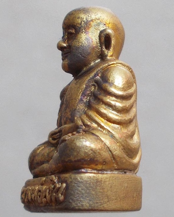 หลวงพ่อเงิน รุ่นเลื่อนสมณศักดิ์ 55 พิมพ์นิยม เนื้อกระหลั่ยทอง กรรมการ หมายเลข 111