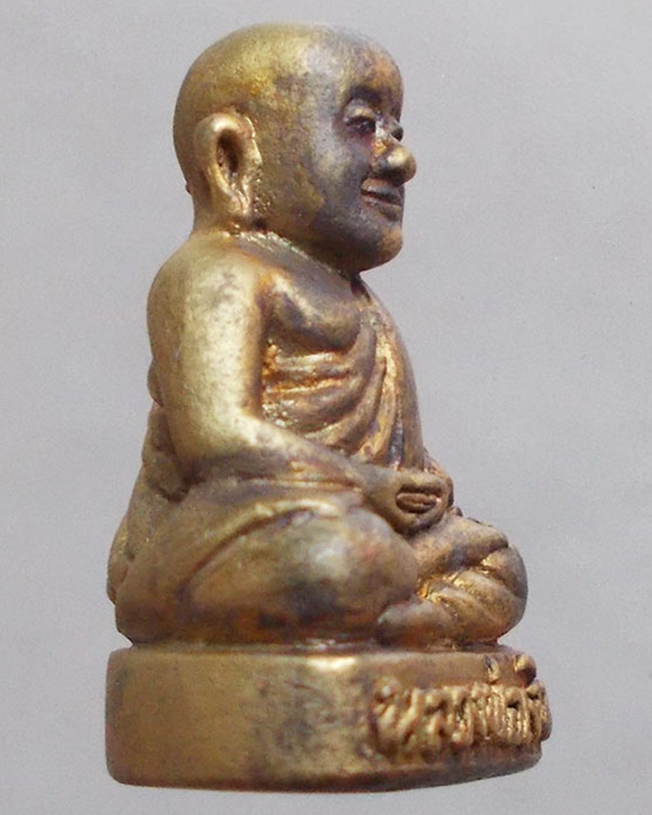 หลวงพ่อเงิน รุ่นเลื่อนสมณศักดิ์ 55 พิมพ์นิยม เนื้อกระหลั่ยทอง กรรมการ หมายเลข 111