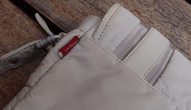 กระเป๋าสะพายข้าง Hedgren แบรนด์ดังเบลเยียม มือสองสีครีม ขนาดกำลังสวย unisex ใช้ได้ทั้ง ช-ญ 2,000.-