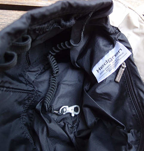 กระเป๋าสะพายข้าง Hedgren แบรนด์ดังเบลเยียม มือสองสีครีม ขนาดกำลังสวย unisex ใช้ได้ทั้ง ช-ญ 2,000.-