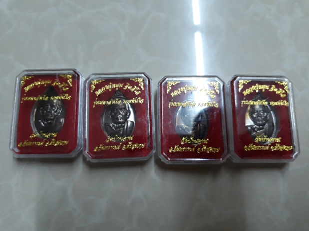 เหรียญเล็กหน้าใหญ่ ย้อนยุค วัดบ้านจาน 4 องค์ หลวงปู่หมุน วัดบ้านจาน