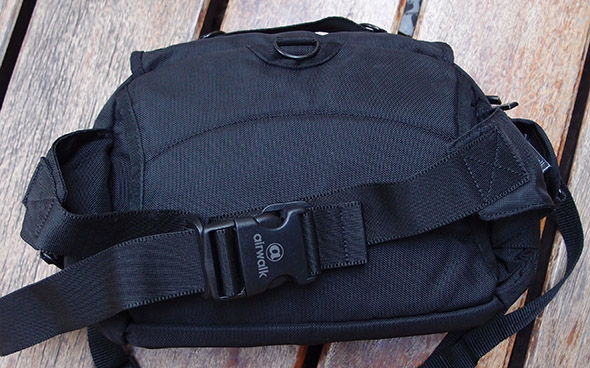 เคาะเดียว !! กระเป๋าคาดเอว Air Walk ของแท้ 100% สีดำ ใส่ของสารพัด สามารถสะพายได้ด้วยแบบ2in1