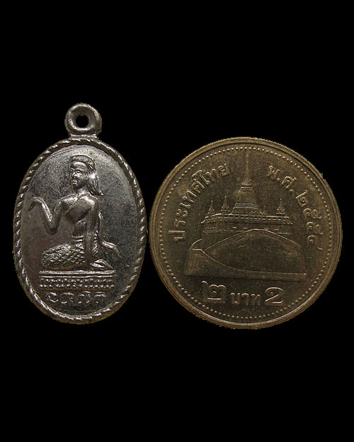  เหรียญนางกวัก หลังพระพุทธ หลวงพ่อจง วัดหน้าต่างนอก จ.อยุธยา ปี 2500 กะไหล่เงิน บล็อควงเดือน