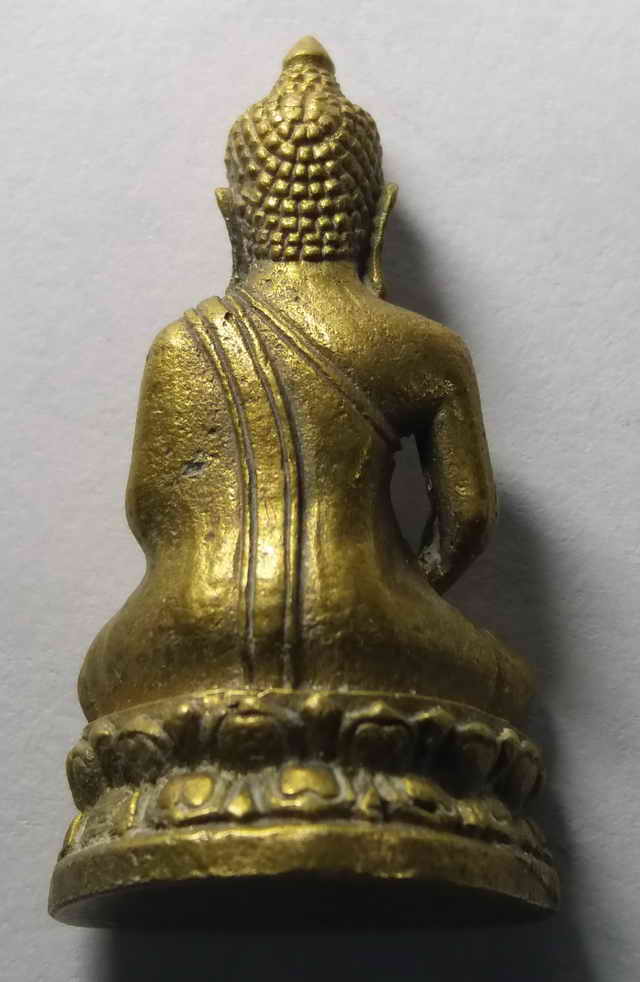 20 บาท รูปหล่อพระพุทธนั่งสมาธิ เจ้าของเดิมบอกผมบอกว่าเป็นหลวงพ่อเพชร กองบิน 4 อำเภอตาคลี จังหวัดนคร