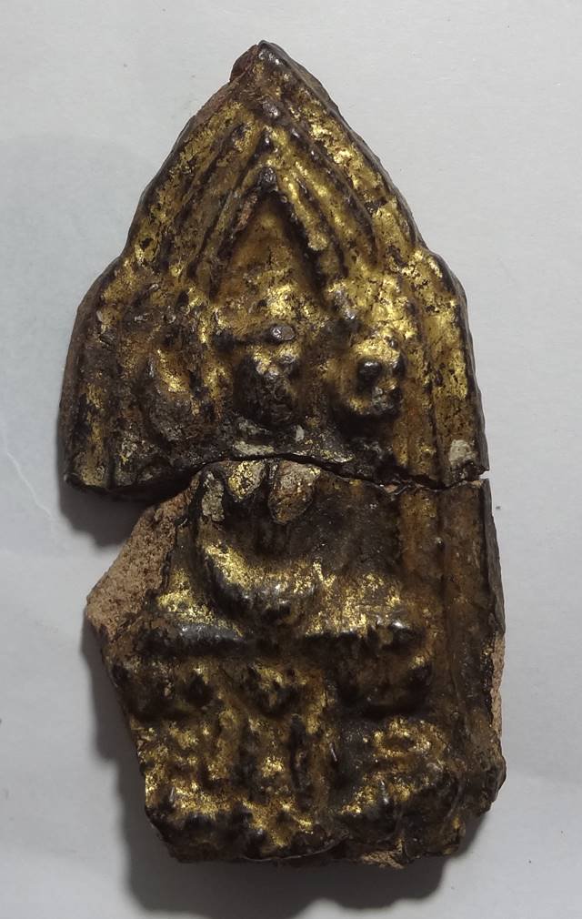 -พระ โคนสมอ อยุธยา รักทอง เดิม ๆ มีหน้ามีตา เก็บใว้ศึกษาเป็นองค์ครู ได้ครับ