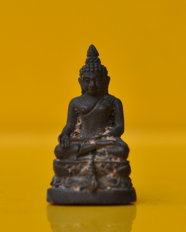 พระกริ่ง-พระชัยวัฒน์ไพรีพินาศ รุ่น นวฤทธิ์โภคทรัพย์ อุดผงจิตรลดาใต้ฐาน