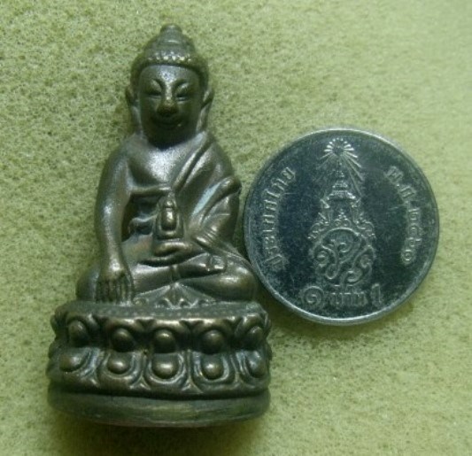 **วัดใจ**พระกริ่งใหญ่ ก้นตอกโค้ด + หมายเลข เนื้อโลหะผสม เก่าๆ ไม่ทราบที่**สวยๆ เชิญชมครับ