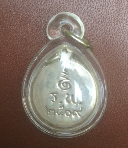 ((เคาะเดียวแดง)) เหรียญเม็ดแดงหลวงพ่อโสธร เนื้อเงินลงถม ""เลี่ยมพร้อมใช้""