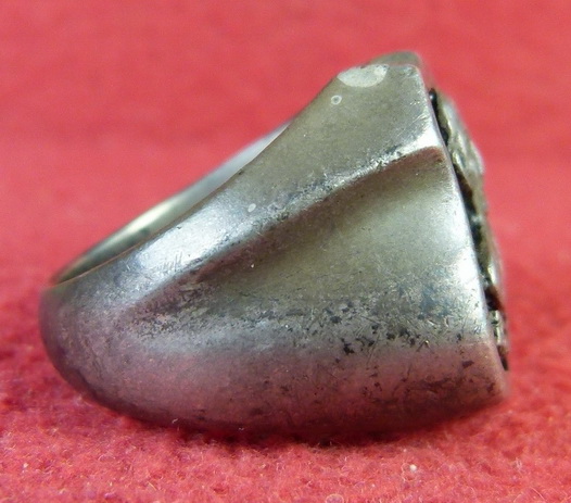 แหวนเงินหลวงพ่อมุม วัดปราสาทเยอร์ ท้องแหวนมีชื่อบุญทวี จารรอบวง