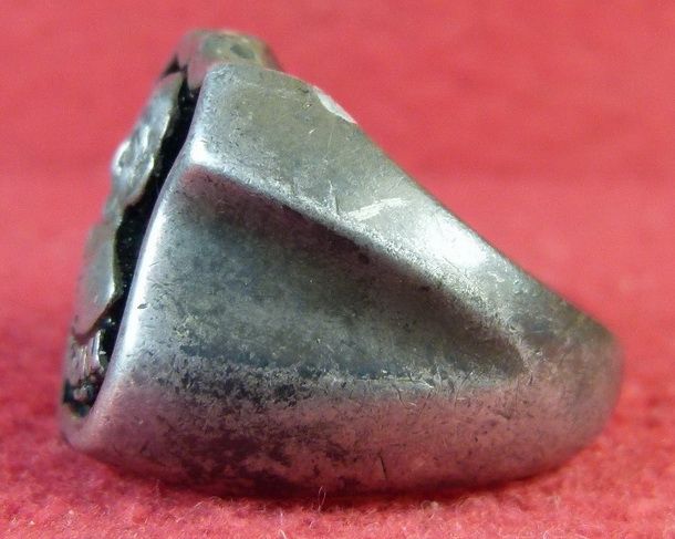 แหวนเงินหลวงพ่อมุม วัดปราสาทเยอร์ ท้องแหวนมีชื่อบุญทวี จารรอบวง