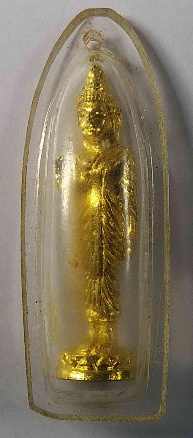 20 บาท รูปหล่อกะไหล่ทอง พระพุทธพิมพ์ยืน ประทานพร ความสูง ประมาณ 1 นิ้วครับ สวย เพราะอยู่ในเลี่ยมเดิม