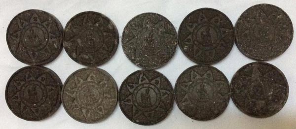 10 องค์ จตุคามรามเทพ พลังแผ่นดิน สรงน้ำ 50 หลังผังพลังจักรวาล พิมพ์เล็ก 3 CM. เนื้อว่านดำ