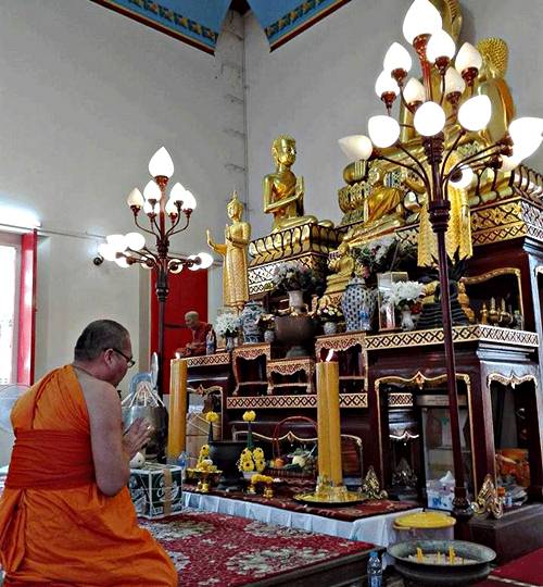 จัด1 ใน 60 เหรียญเนื้อนี้เป็นดีบุกเก่าที่ใช้ทำตะกรุดโสฬสมงคล นำมาหลอม สุดหายาก แบ่งไปบูชาครับ