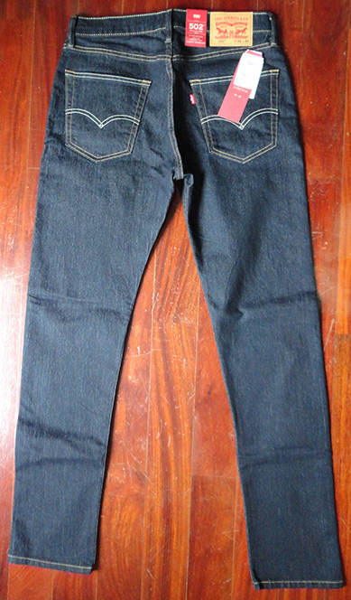 ยีนส์ LEVI'S 502 ของแท้ ของใหม่ สีน้ำเงินเข้มๆ ป้ายห้อยอยู่ครบใหม่เอียมจากช็อป เอว 32