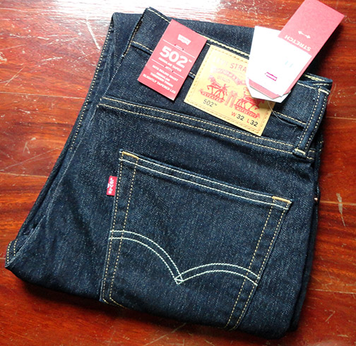 ยีนส์ LEVI'S 502 ของแท้ ของใหม่ สีน้ำเงินเข้มๆ ป้ายห้อยอยู่ครบใหม่เอียมจากช็อป เอว 32