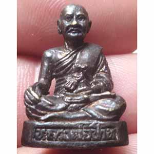 พระรูปหล่อหลวงพ่อปาน วัดบางนมโค