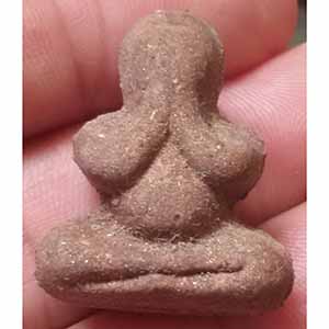 พระปิดตาเนื้อว่านโรยผงตะไบเหล็กน้ำพี้ พระอาจารย์แว่น วัดสะพานสูง จ.นนทบุรี 2 องค์