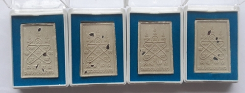 พระสมเด็จหลังพลอย หลวงพ่อสาคร พร้อมกล่องสวยๆ จำนวน 4 องค์สวยๆ พร้อมกล่อง ราคาเคาะแรก